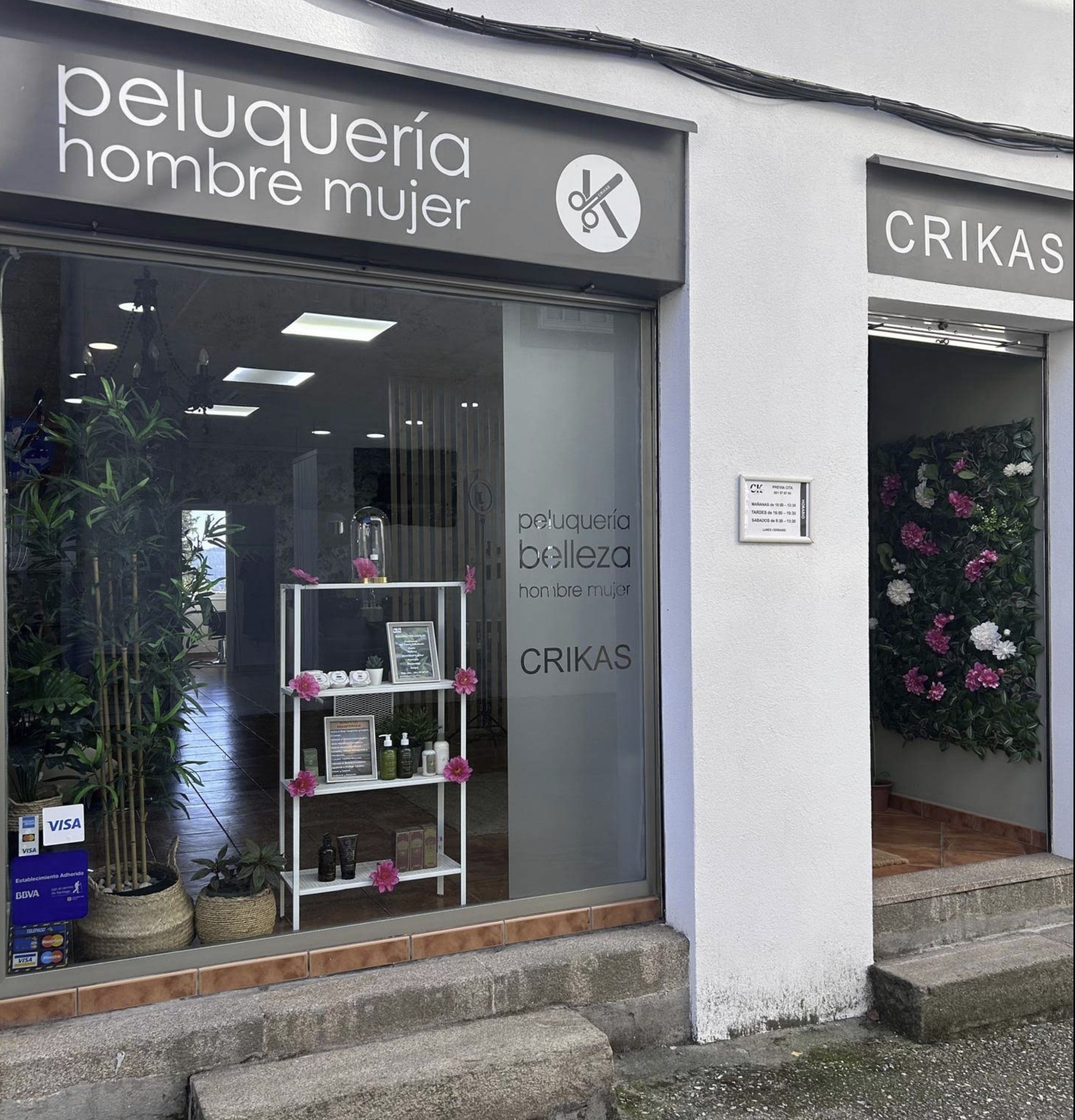 Fachada de Peluquería Crikas en Santiago de Compostela